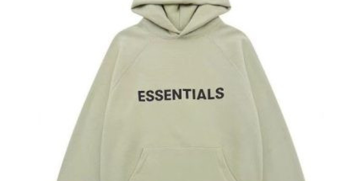 Essentials Hoodie: A Perfect Mix of Comfort and Streetwear Style