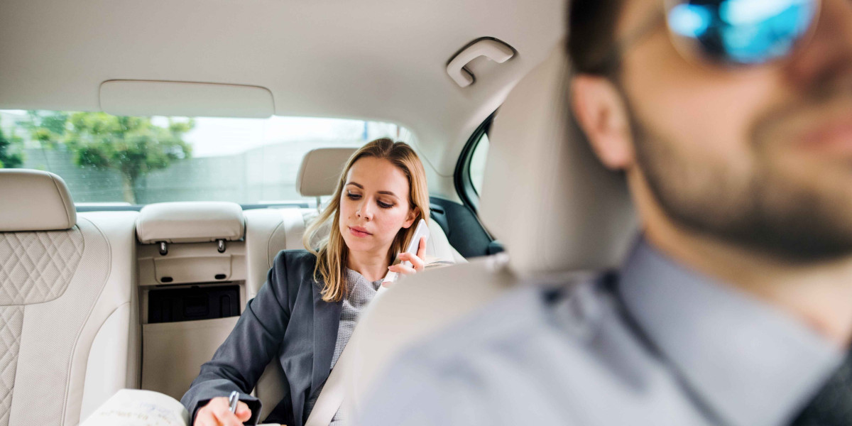 Punctuality Guaranteed: The Reliability of a Heathrow to Central London Chauffeur