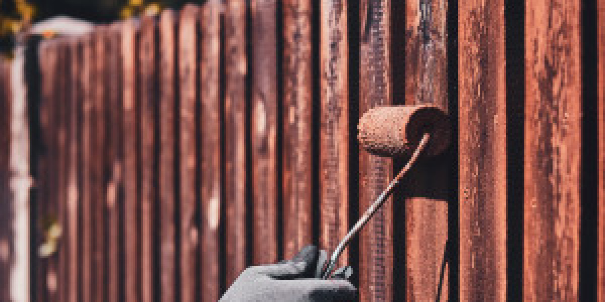 Fence Staining Services in Brampton: Avoid Mistake and Run Safe Step